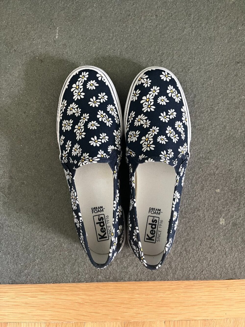 Keds Women's Navy Trainers, size 7
